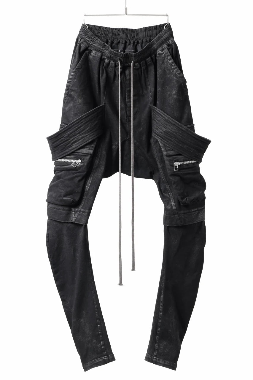 COATED FLAP-DETAIL SLIM CARGO PANTS / HI-STRETCH DENIM (BLACK)