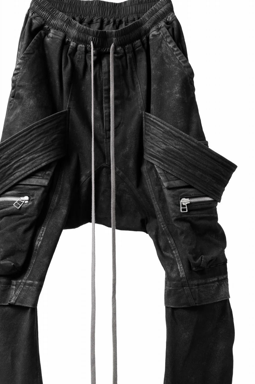 COATED FLAP-DETAIL SLIM CARGO PANTS / HI-STRETCH DENIM (BLACK)