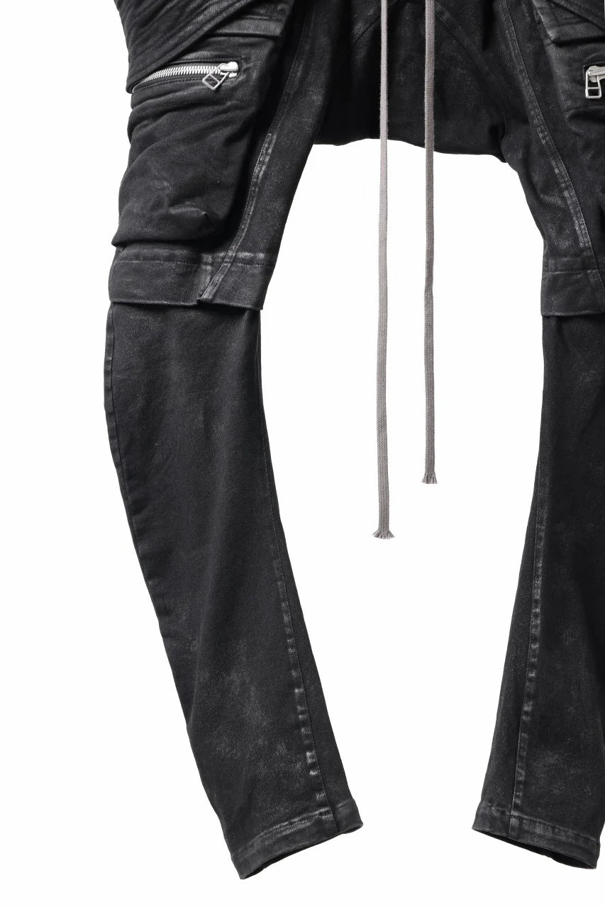 COATED FLAP-DETAIL SLIM CARGO PANTS / HI-STRETCH DENIM (BLACK)