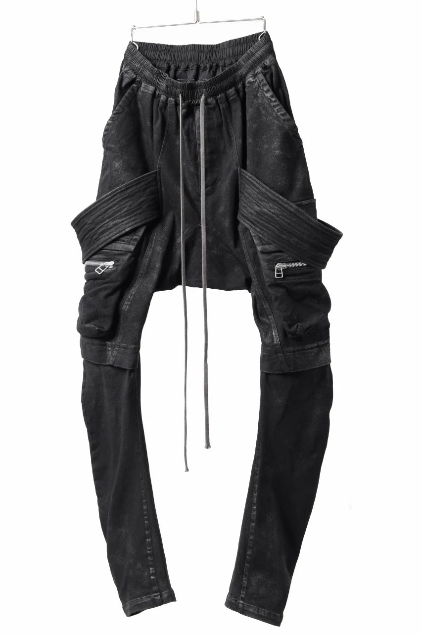 COATED FLAP-DETAIL SLIM CARGO PANTS / HI-STRETCH DENIM (BLACK)
