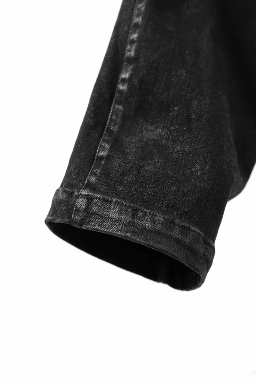 COATED FLAP-DETAIL SLIM CARGO PANTS / HI-STRETCH DENIM (BLACK)