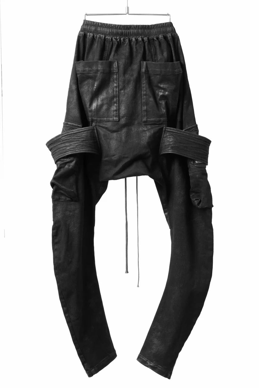 COATED FLAP-DETAIL SLIM CARGO PANTS / HI-STRETCH DENIM (BLACK)