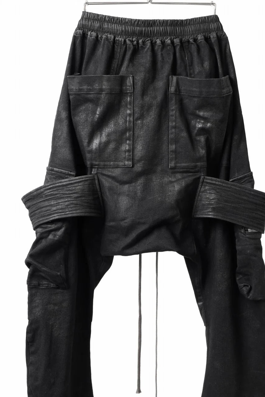 COATED FLAP-DETAIL SLIM CARGO PANTS / HI-STRETCH DENIM (BLACK)