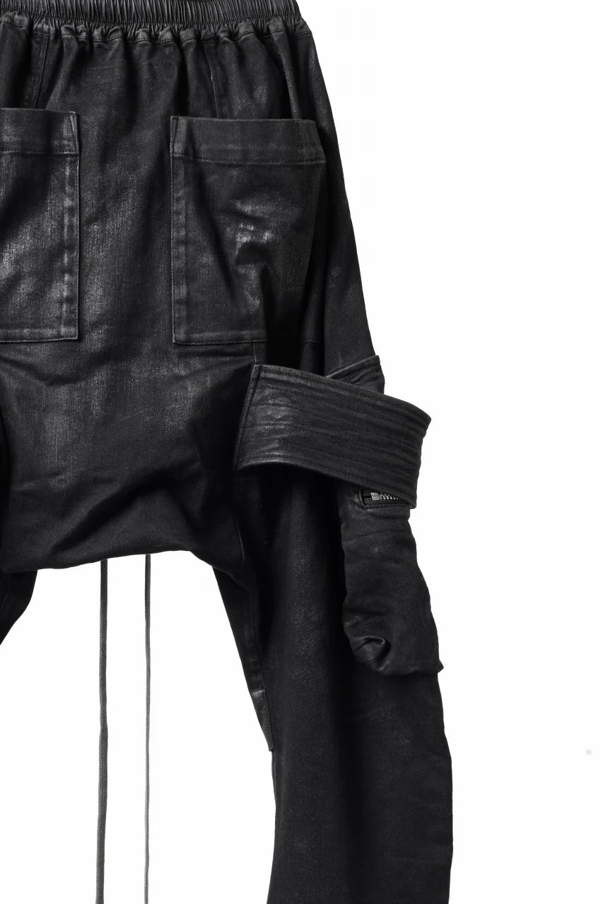 COATED FLAP-DETAIL SLIM CARGO PANTS / HI-STRETCH DENIM (BLACK)