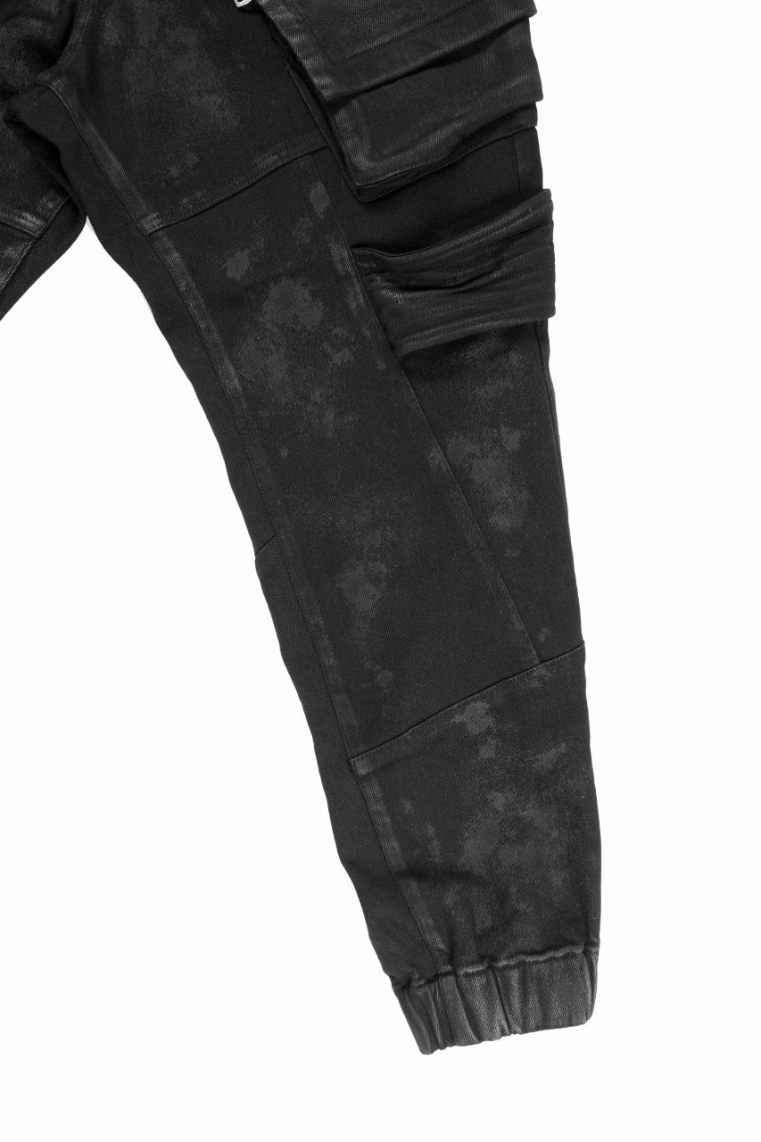 BELTED DETAIL JOGGER 2.0 / BRUSHED BACK COATING DENIM (BLACK)