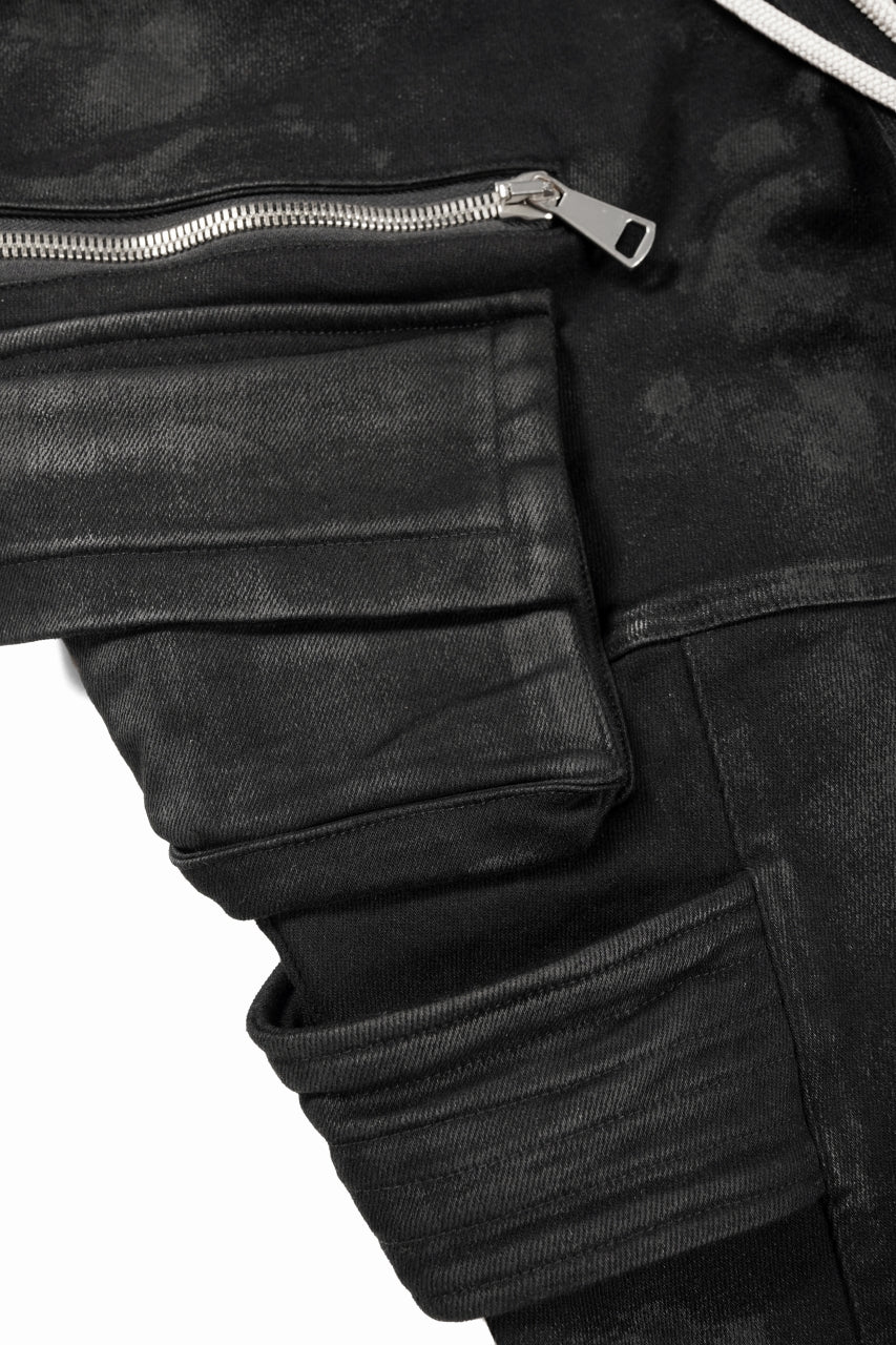 BELTED DETAIL JOGGER 2.0 / BRUSHED BACK COATING DENIM (BLACK)