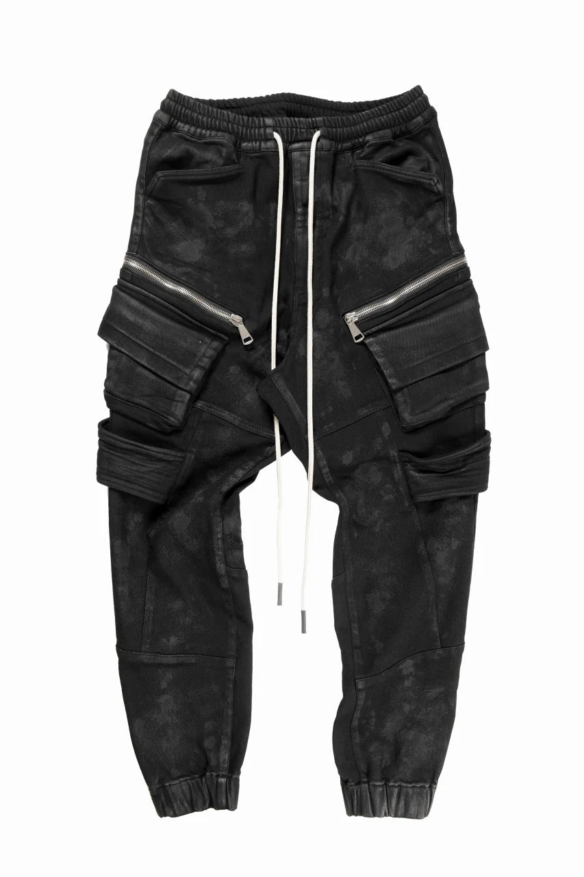 BELTED DETAIL JOGGER 2.0 / BRUSHED BACK COATING DENIM (BLACK)