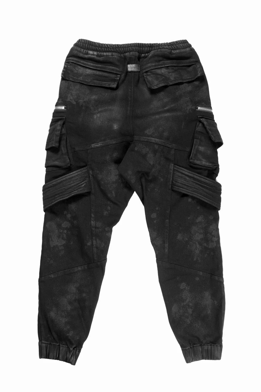BELTED DETAIL JOGGER 2.0 / BRUSHED BACK COATING DENIM (BLACK)