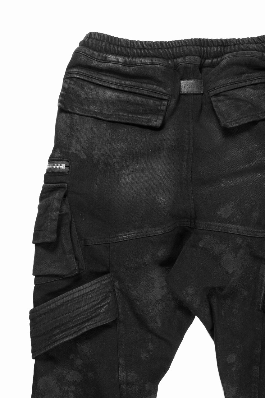 BELTED DETAIL JOGGER 2.0 / BRUSHED BACK COATING DENIM (BLACK)
