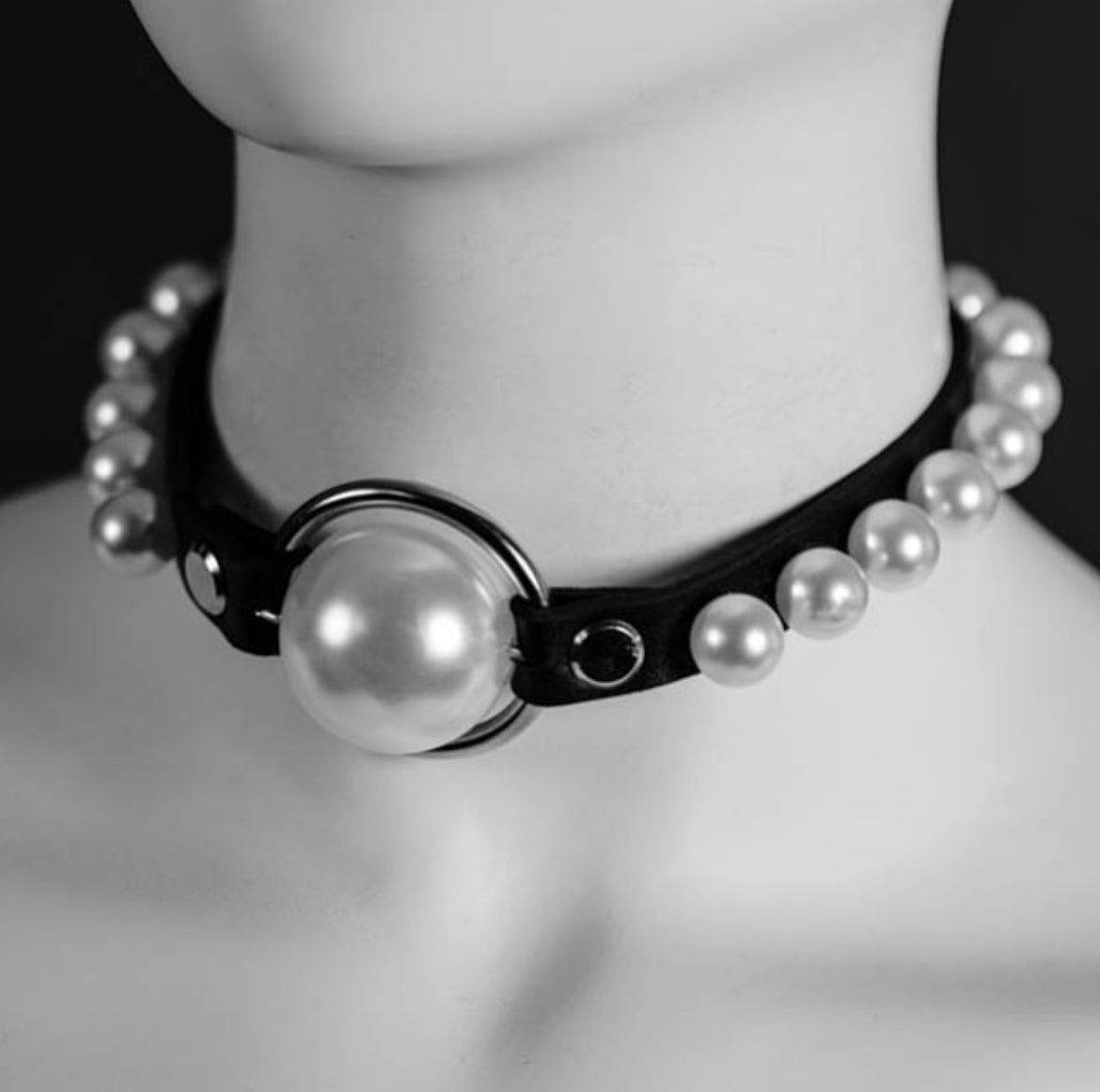 SIREN STUDDED CLASSIC PEARL CHOKER