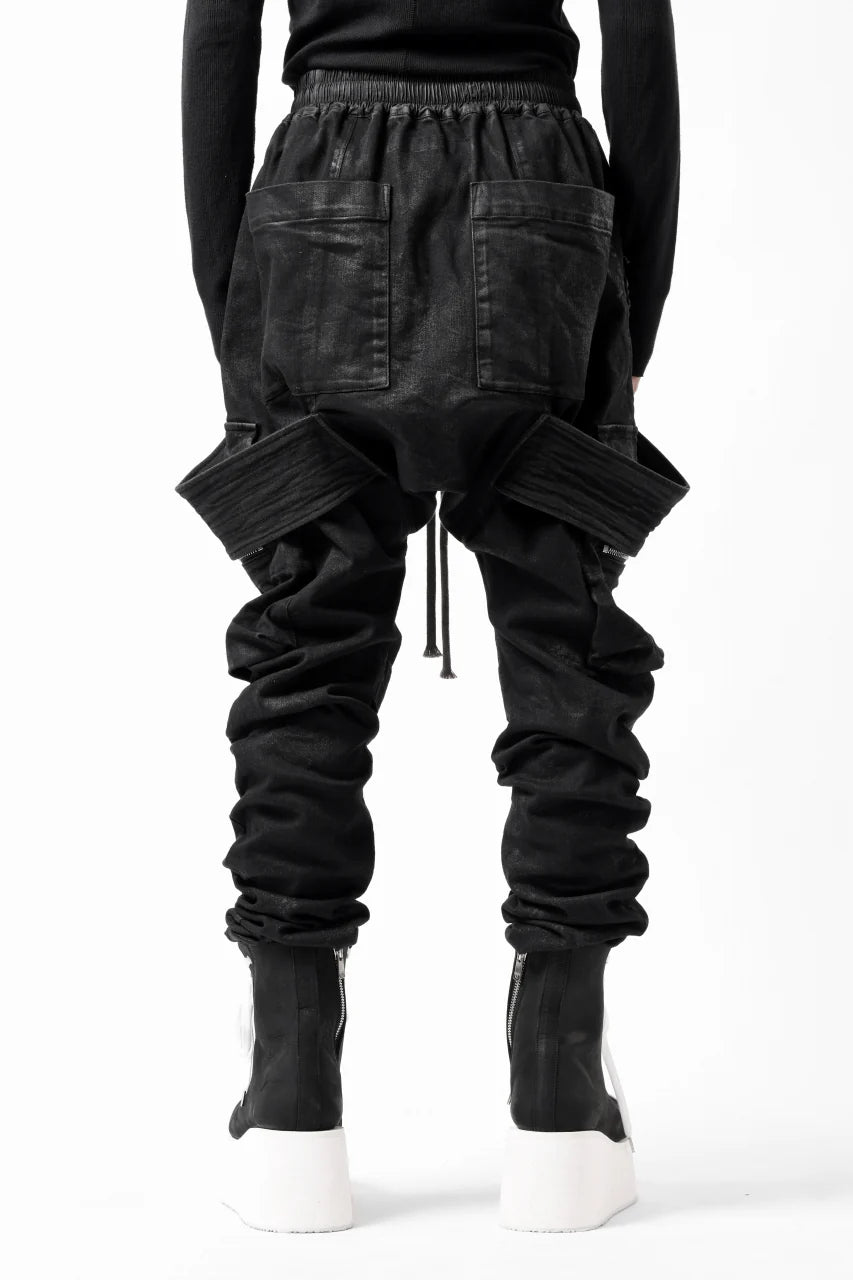 COATED FLAP-DETAIL SLIM CARGO PANTS / HI-STRETCH DENIM (BLACK)