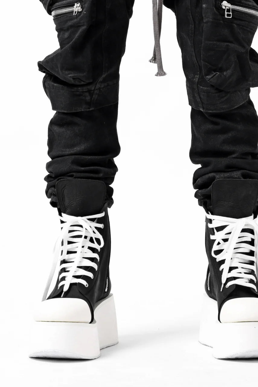 COATED FLAP-DETAIL SLIM CARGO PANTS / HI-STRETCH DENIM (BLACK)