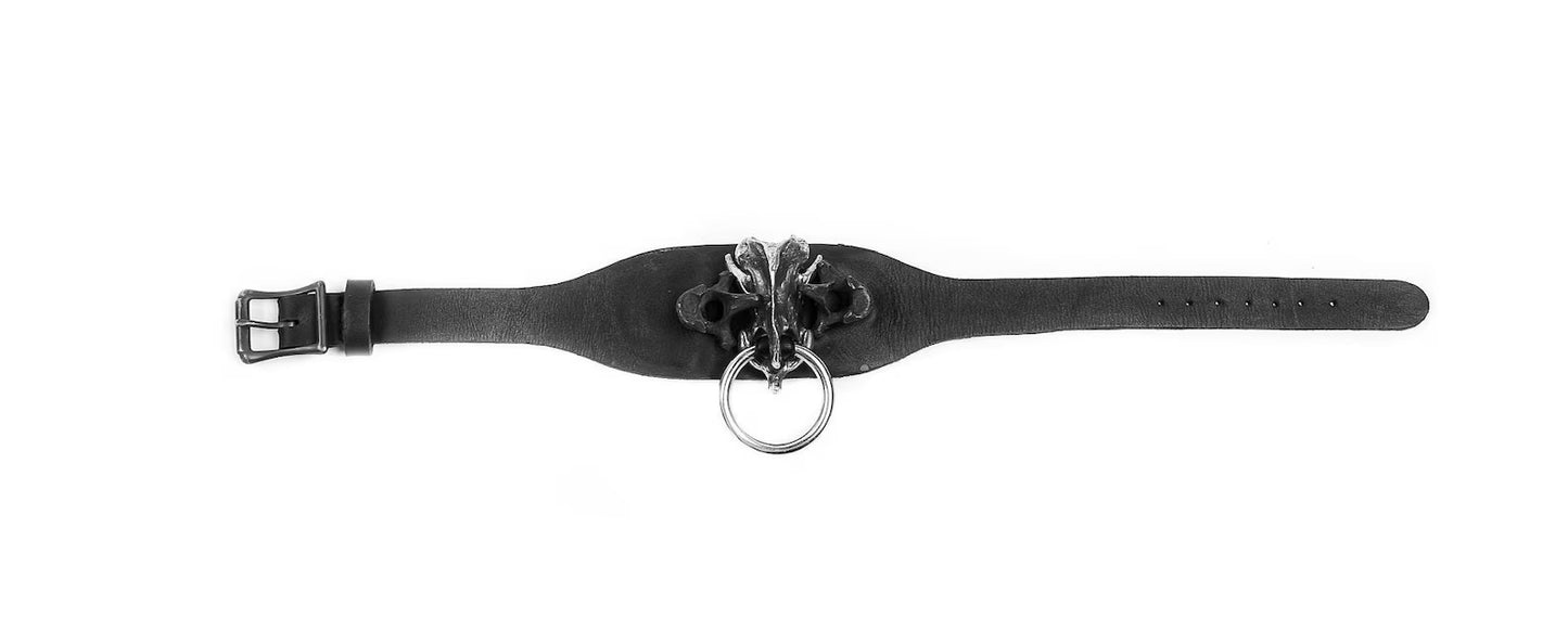 Distinguished Vertebrae O Ring Metal and Leather Choker