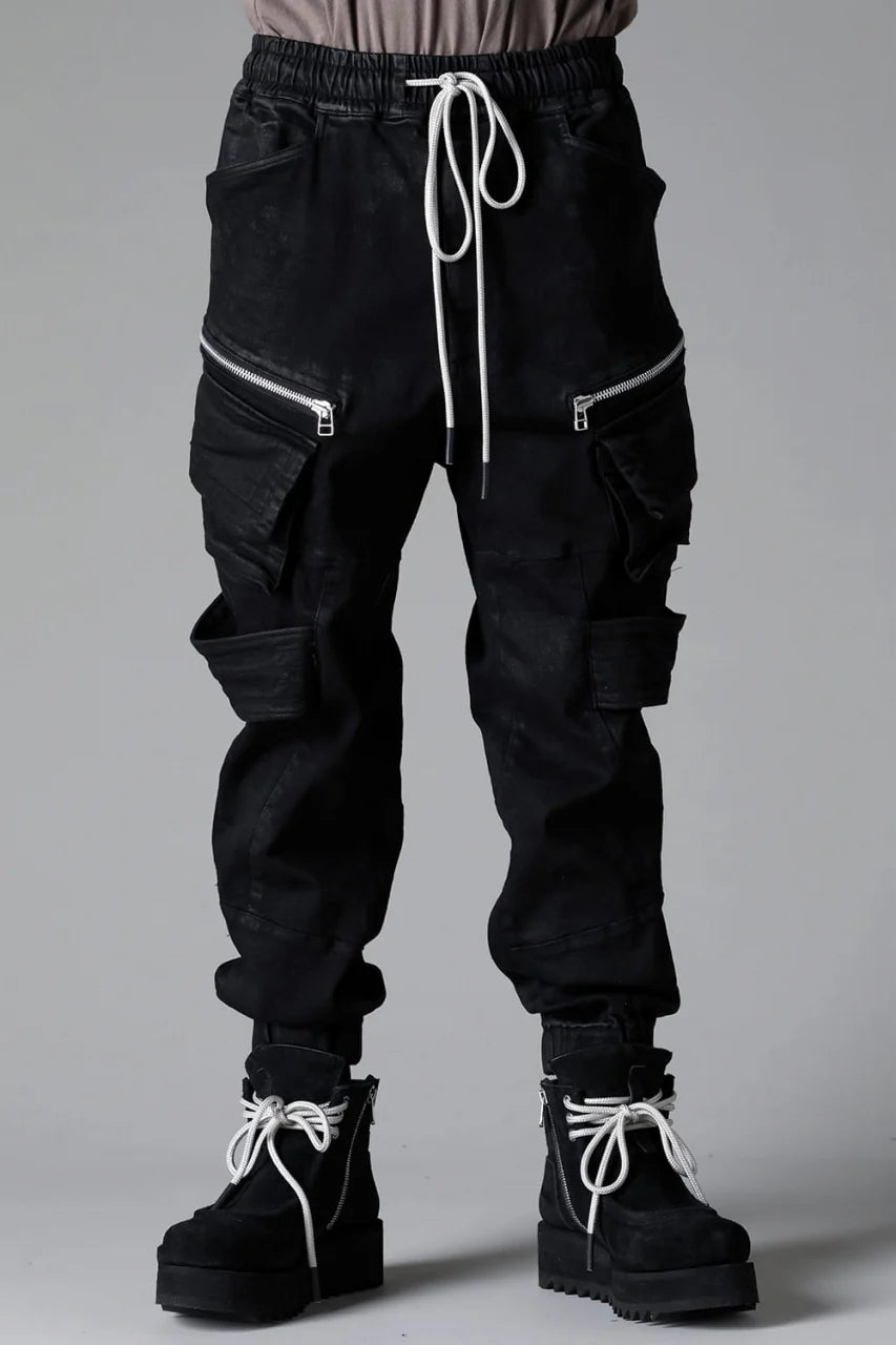 BELTED DETAIL JOGGER 2.0 / BRUSHED BACK COATING DENIM (BLACK)