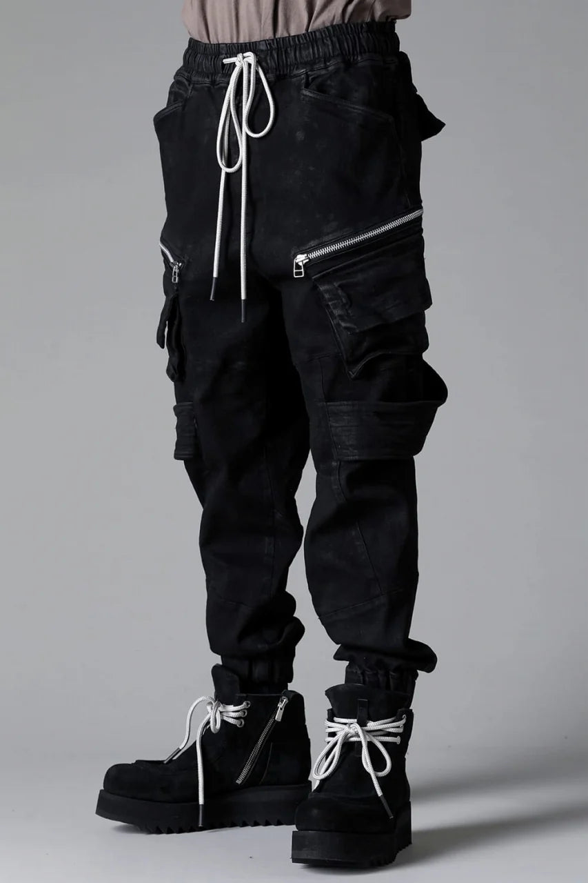 BELTED DETAIL JOGGER 2.0 / BRUSHED BACK COATING DENIM (BLACK)