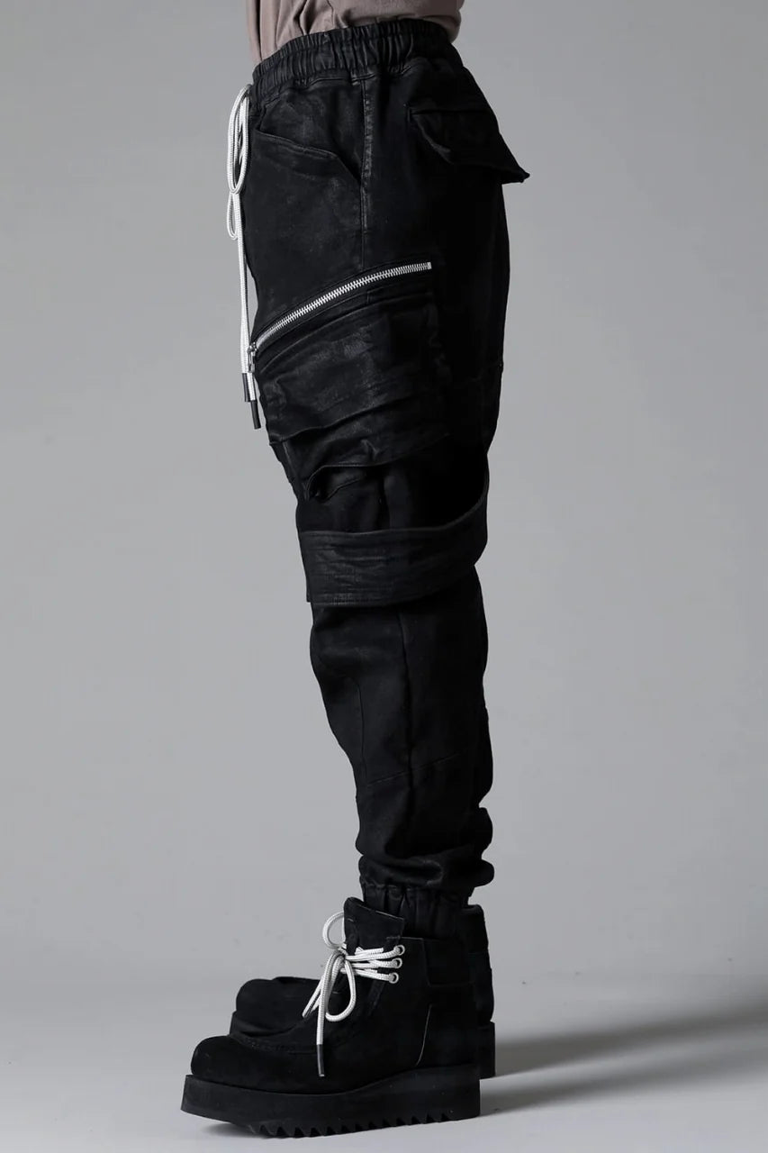 BELTED DETAIL JOGGER 2.0 / BRUSHED BACK COATING DENIM (BLACK)