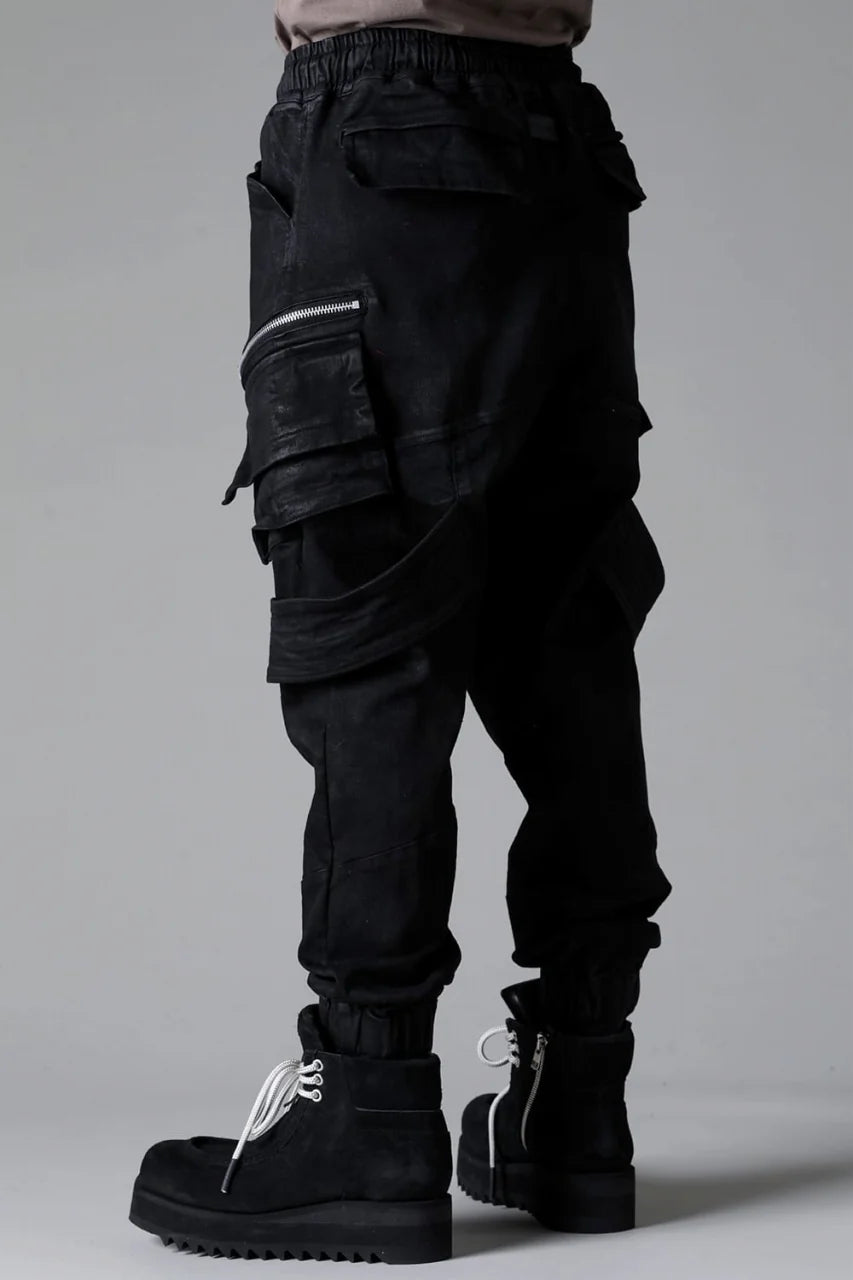 BELTED DETAIL JOGGER 2.0 / BRUSHED BACK COATING DENIM (BLACK)