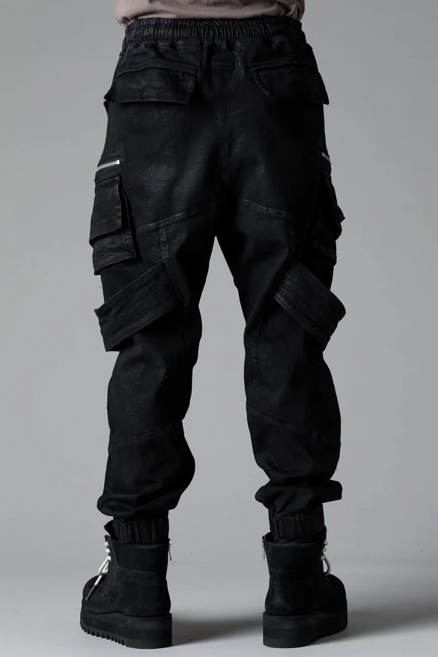 BELTED DETAIL JOGGER 2.0 / BRUSHED BACK COATING DENIM (BLACK)