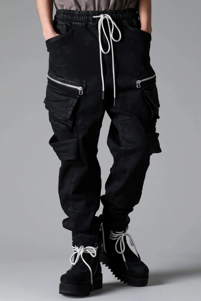 BELTED DETAIL JOGGER 2.0 / BRUSHED BACK COATING DENIM (BLACK)