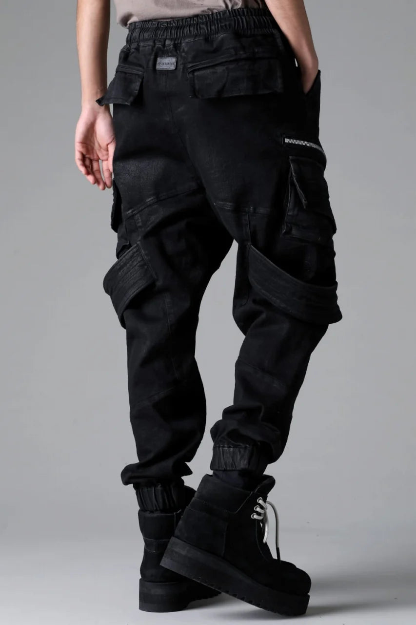 BELTED DETAIL JOGGER 2.0 / BRUSHED BACK COATING DENIM (BLACK)