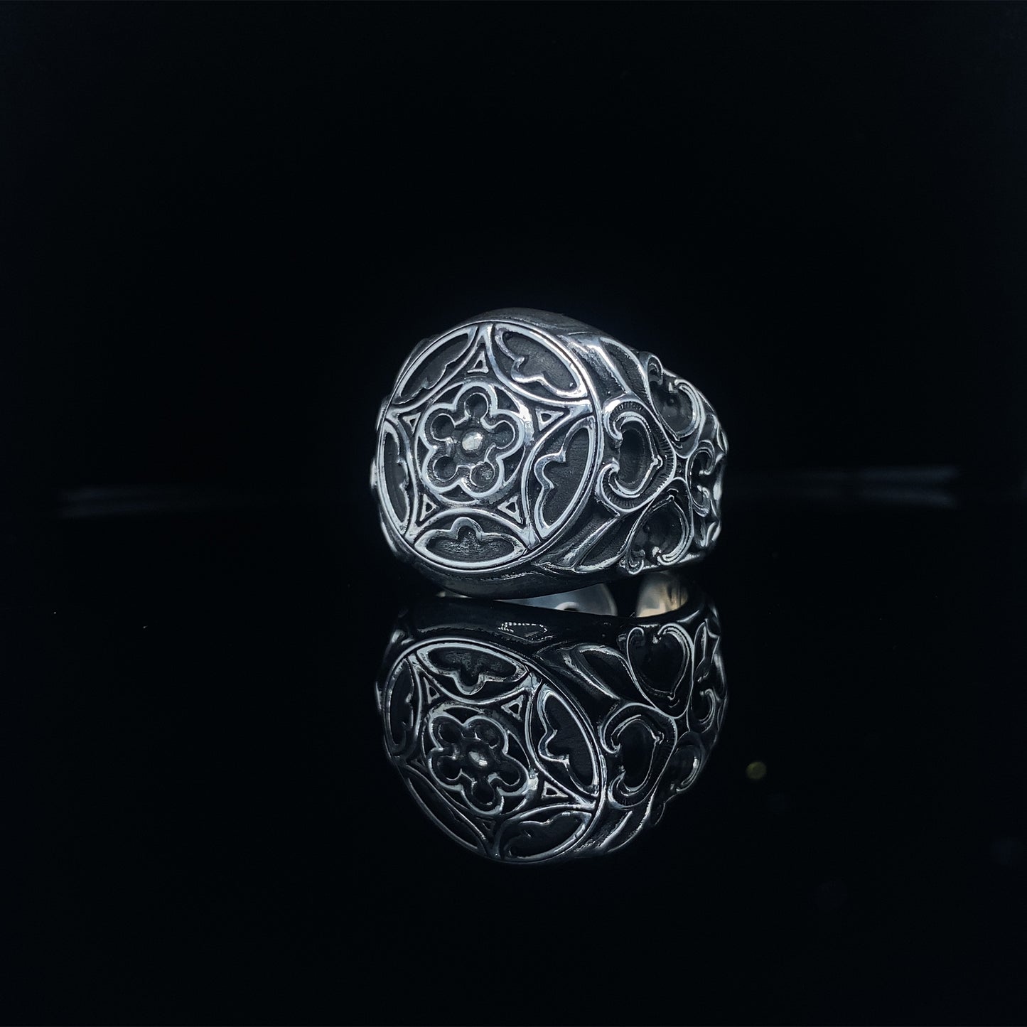 Gothic Closed Window Ring