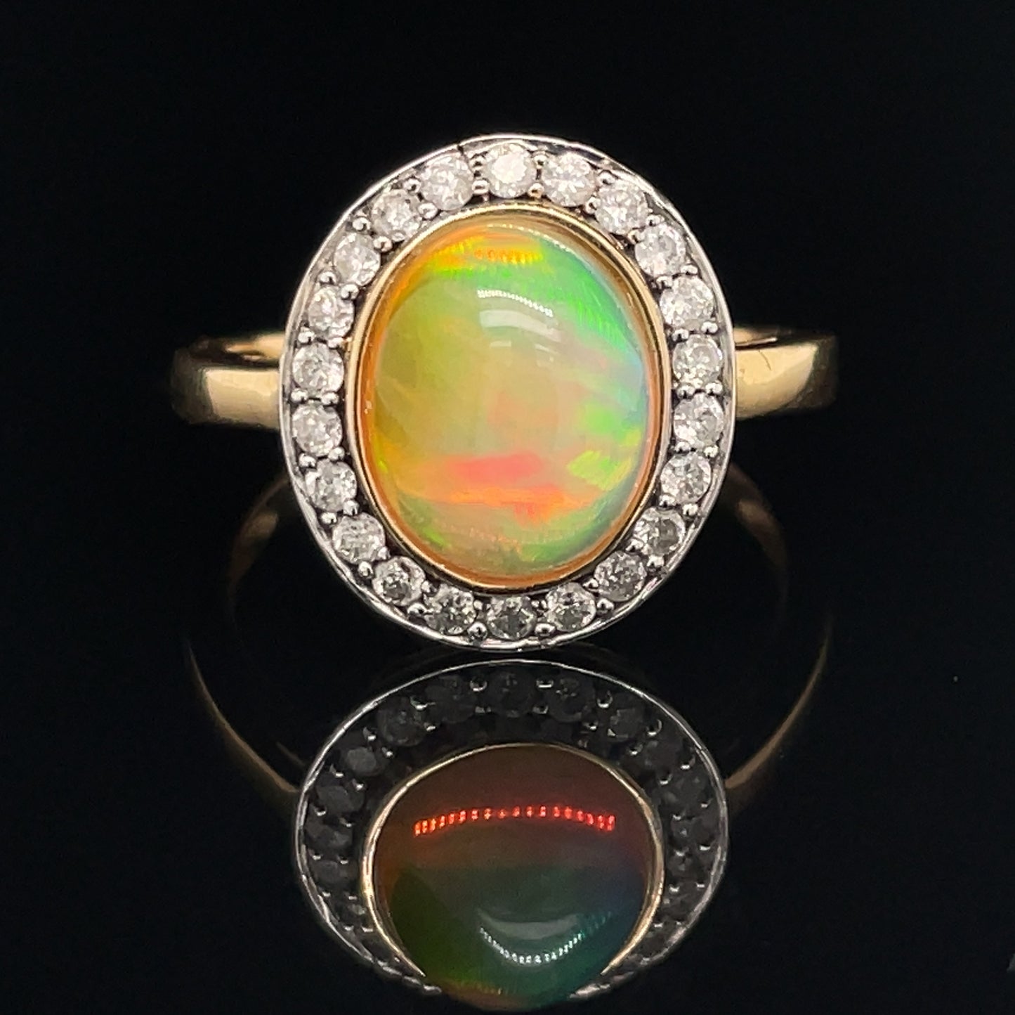 2.1ct Opal & Diamonds Ring