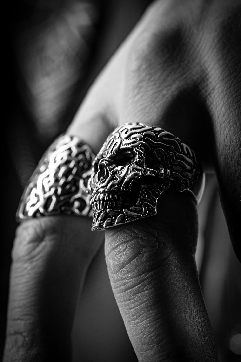 Lefty Squiggle Skull Ring